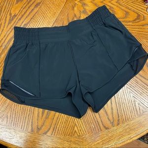 Lululemon *HIGH RISE* Hotty Hot Shorts 2.5”